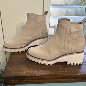 Dolce Vita size 9 suede boots.